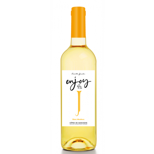 Fles met oranje top en licht-amber gekleurde wijn. Hierop staat een wit label met "Enjoy"