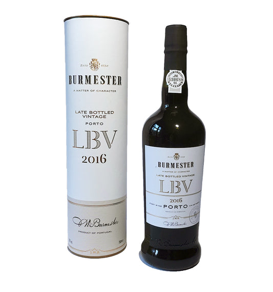 Zwarte port-fles met wit label en witte geschenkkoker. Hierop staat: Burmester Late Bottled Vintage - LBV - 2016