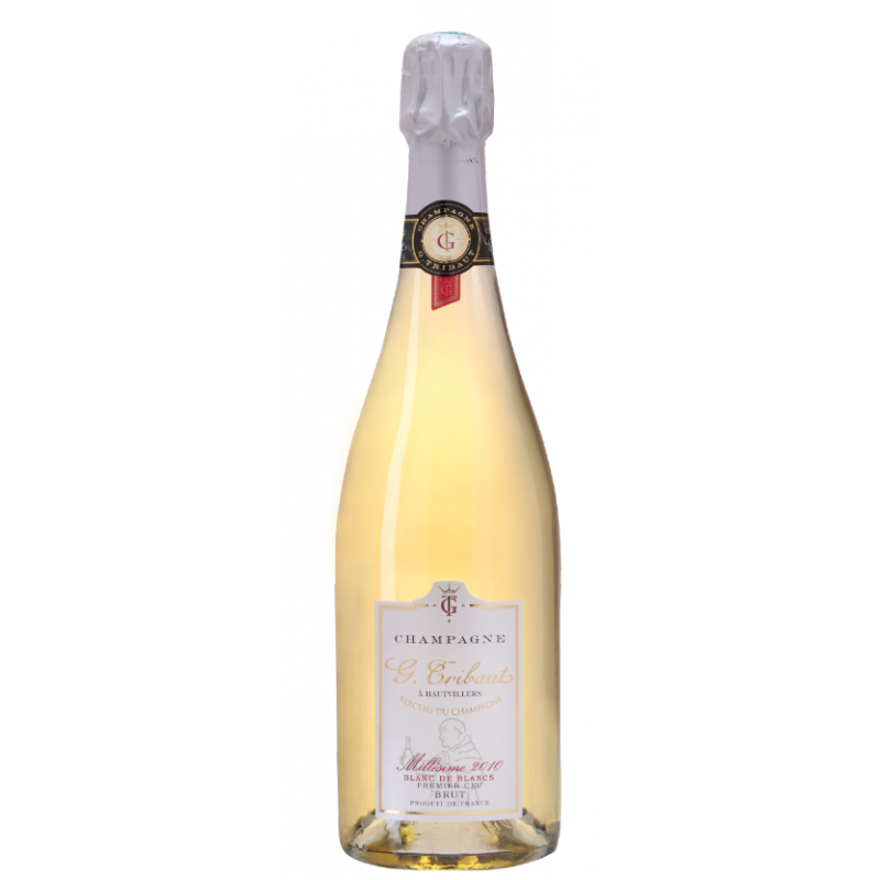 doorzichtige champagnefles met een witte bovenkant en wit label. Op het label staat "Chapagne G. Tribaut a Hautvillers. Millesime 2010 Blancs de blancs. Premier cru"