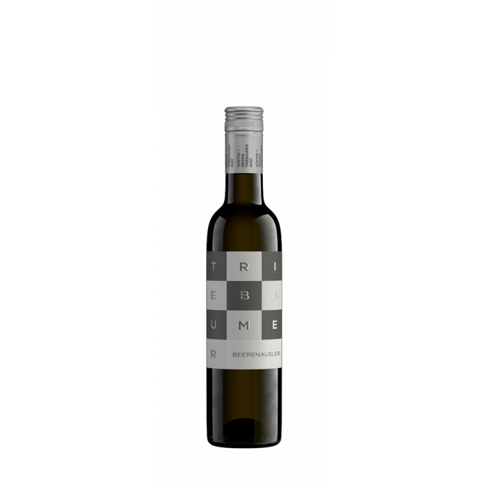 Donkere fles met wit/grijs checkered label. Op het label staat: Triebaumer Beerenauslese